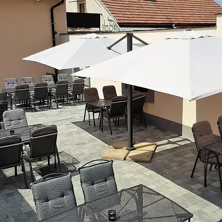 Gasthuis U Krizku 3*